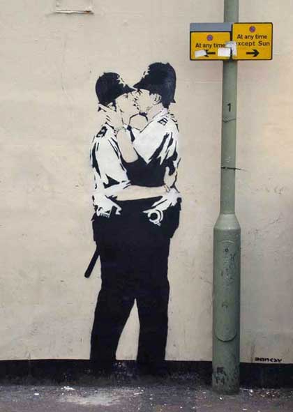 banksy-kissing-policemen.jpg